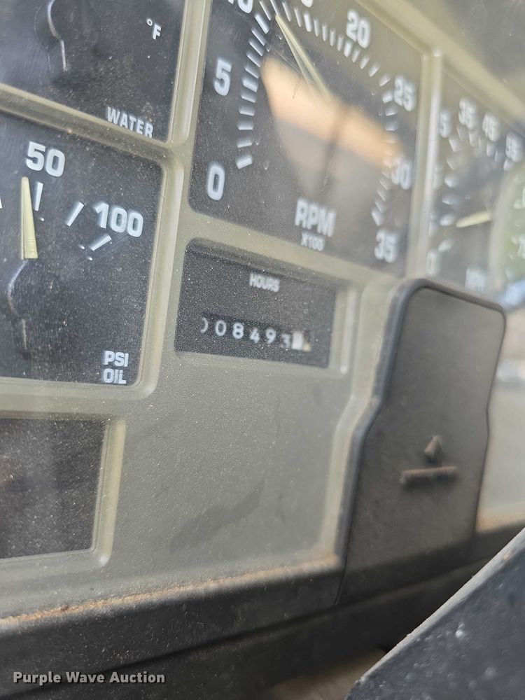 image for item EF3720 1999 International F2674 material handler truck