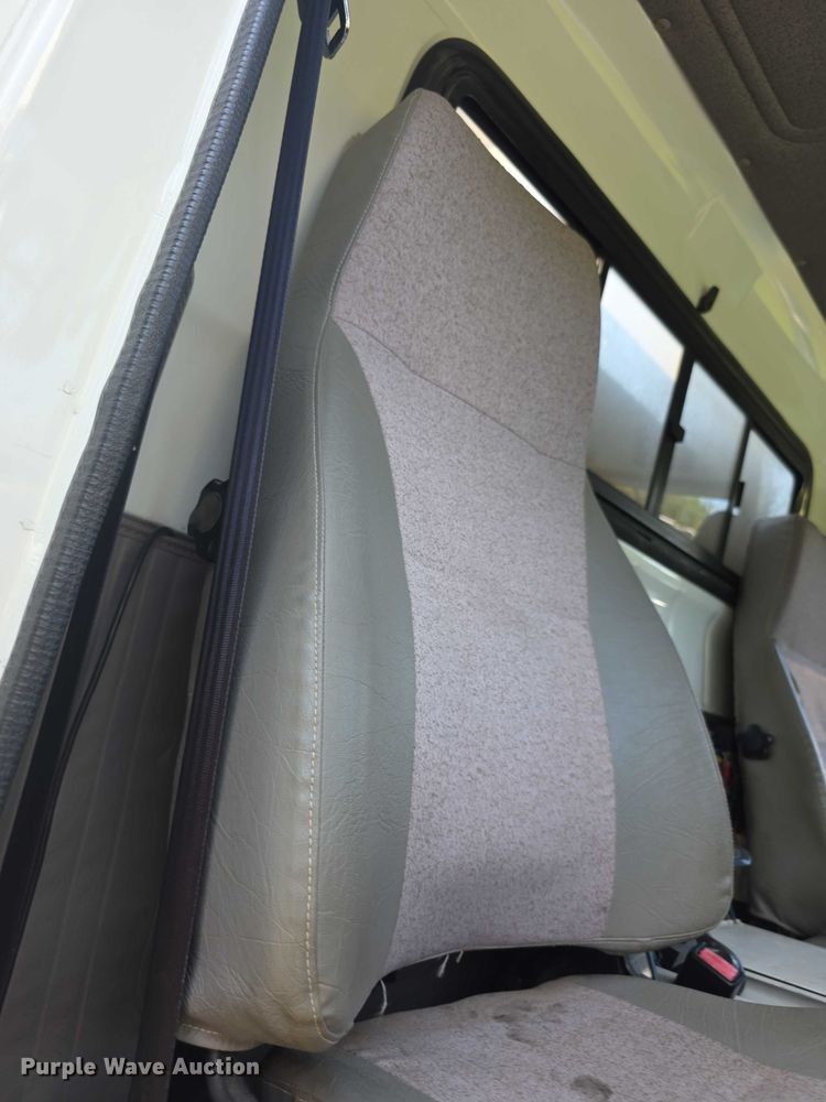 image for item EF3720 1999 International F2674 material handler truck