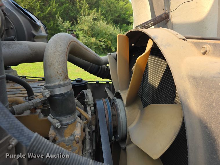 image for item EF3720 1999 International F2674 material handler truck