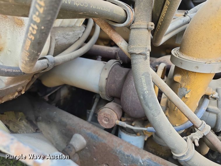 image for item EF3720 1999 International F2674 material handler truck