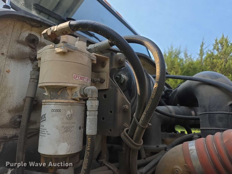 image for item EF3720 1999 International F2674 material handler truck