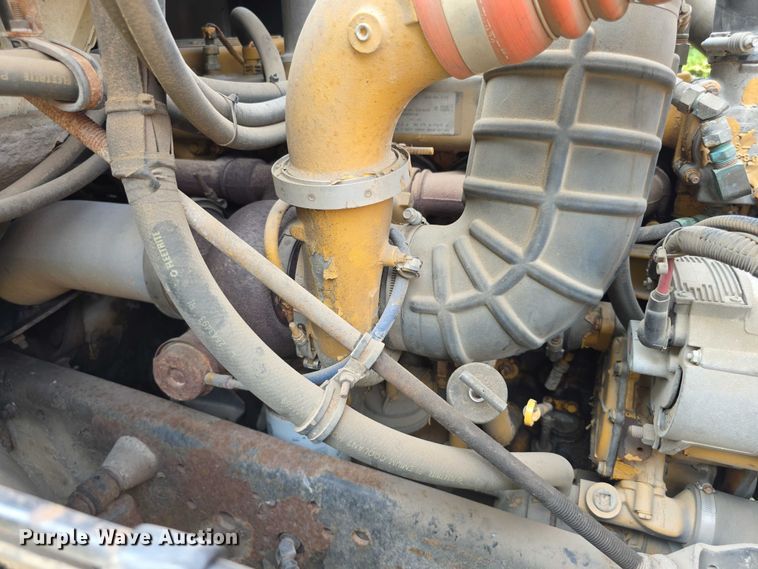 image for item EF3720 1999 International F2674 material handler truck