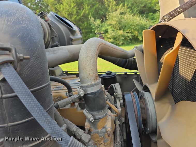 image for item EF3720 1999 International F2674 material handler truck