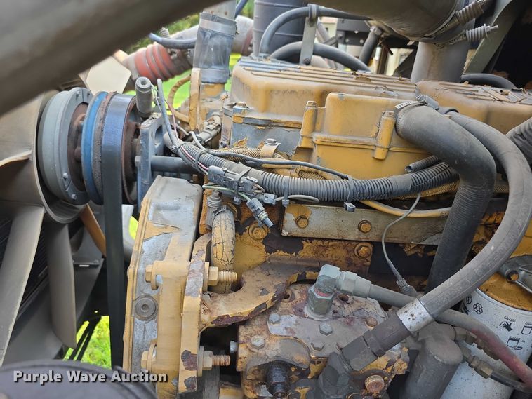 image for item EF3720 1999 International F2674 material handler truck