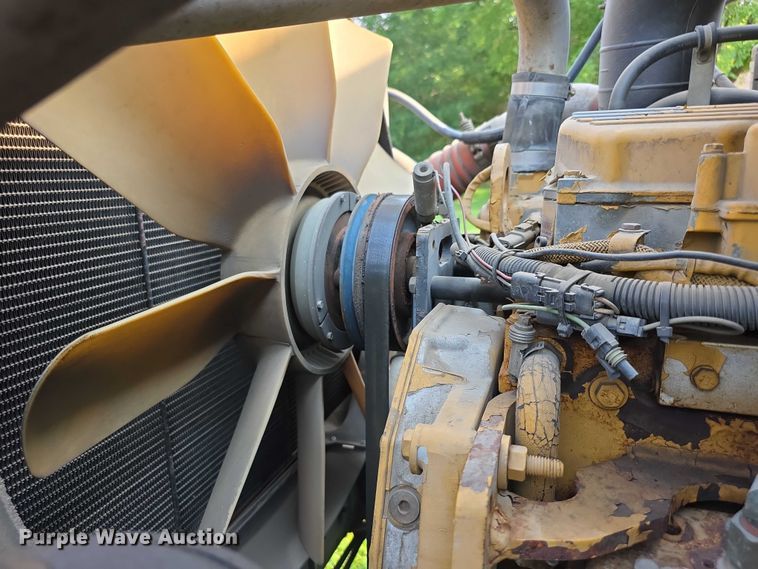 image for item EF3720 1999 International F2674 material handler truck