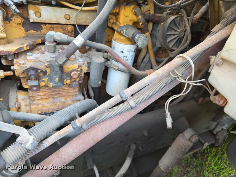 image for item EF3720 1999 International F2674 material handler truck