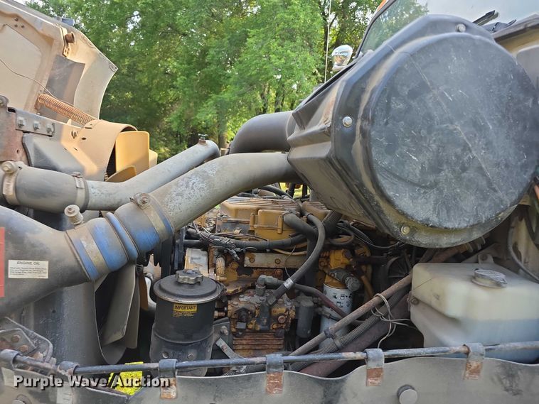 image for item EF3720 1999 International F2674 material handler truck