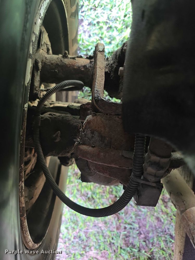 image for item EF3720 1999 International F2674 material handler truck