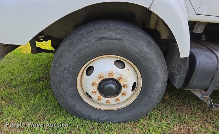 image for item EF3720 1999 International F2674 material handler truck