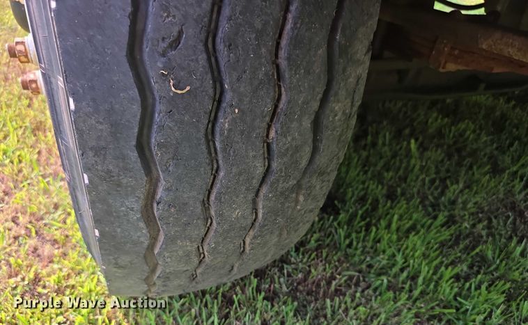 image for item EF3720 1999 International F2674 material handler truck