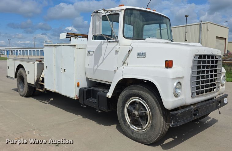 image for item EF3738 1979 Ford 7000 utility / service truck