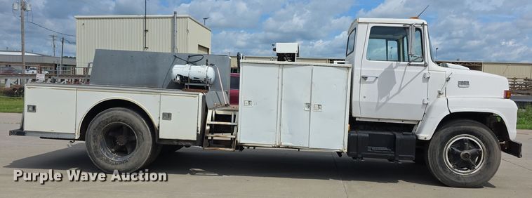 image for item EF3738 1979 Ford 7000 utility / service truck