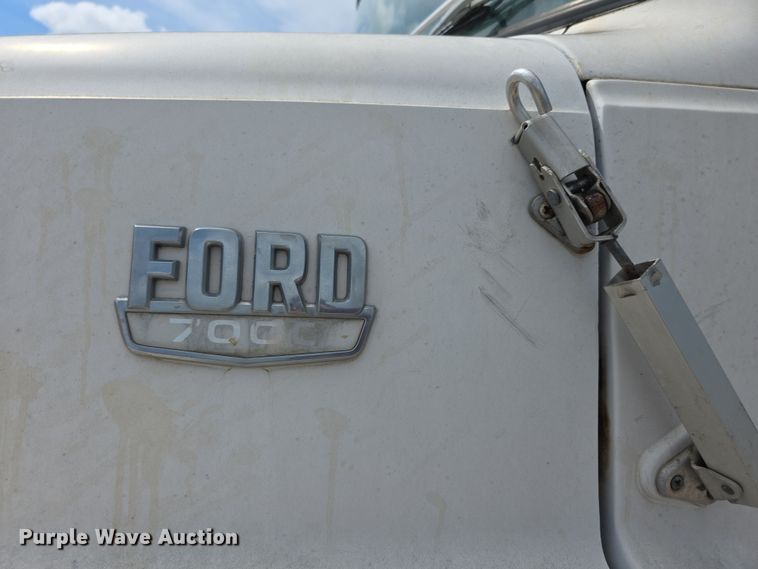 image for item EF3738 1979 Ford 7000 utility / service truck