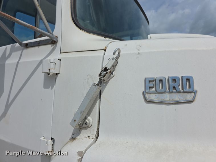 image for item EF3738 1979 Ford 7000 utility / service truck
