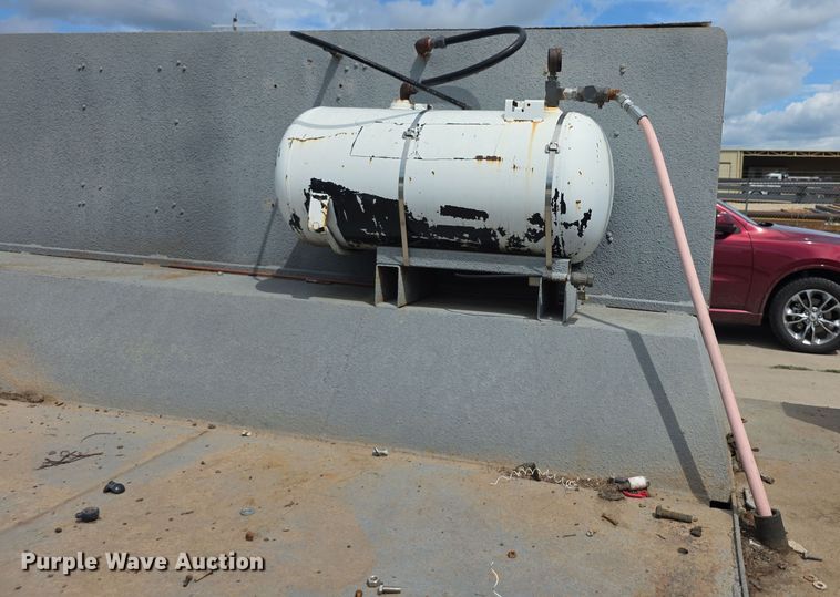 image for item EF3738 1979 Ford 7000 utility / service truck