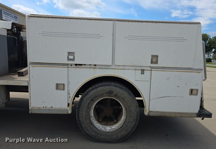 image for item EF3738 1979 Ford 7000 utility / service truck