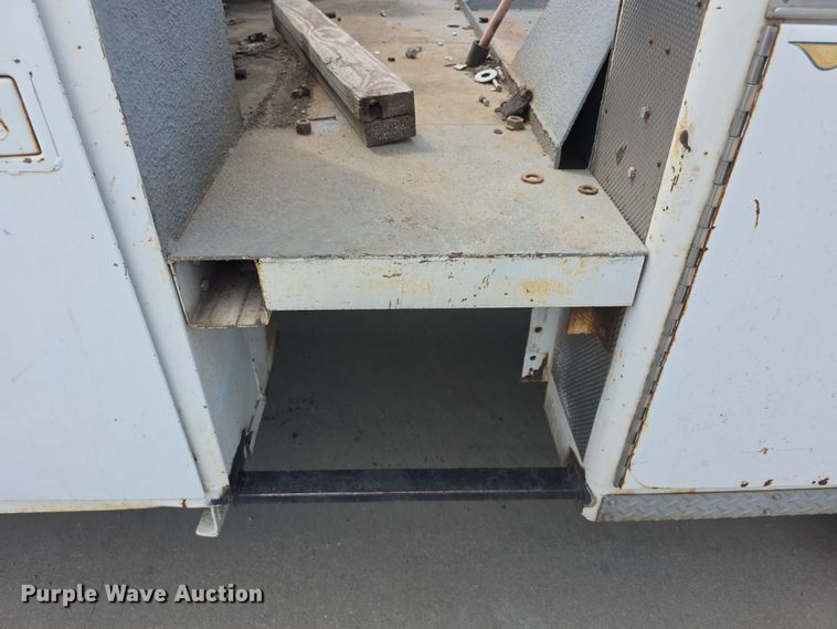 image for item EF3738 1979 Ford 7000 utility / service truck