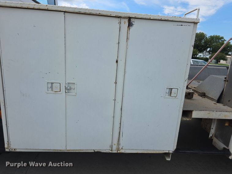 image for item EF3738 1979 Ford 7000 utility / service truck