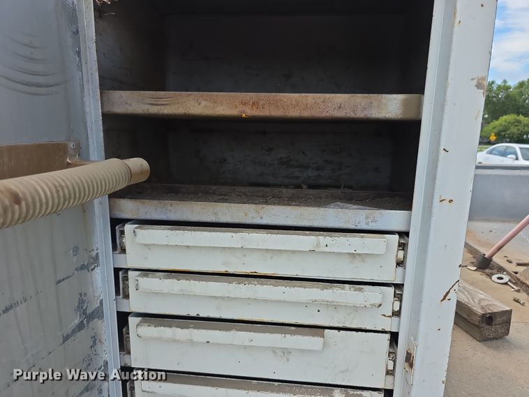 image for item EF3738 1979 Ford 7000 utility / service truck