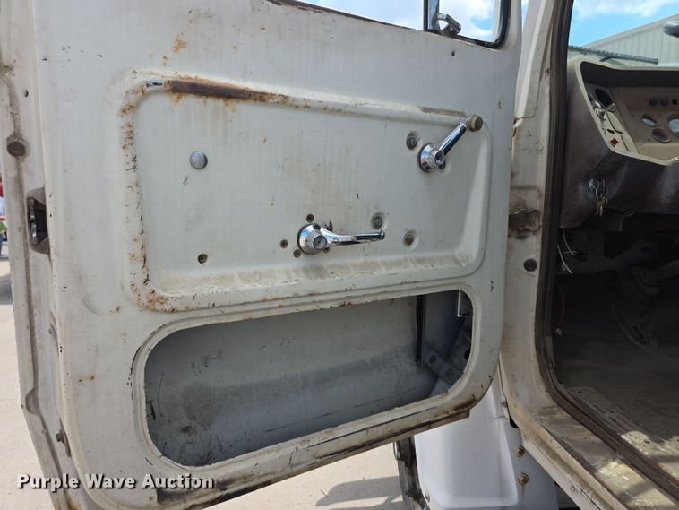 image for item EF3738 1979 Ford 7000 utility / service truck