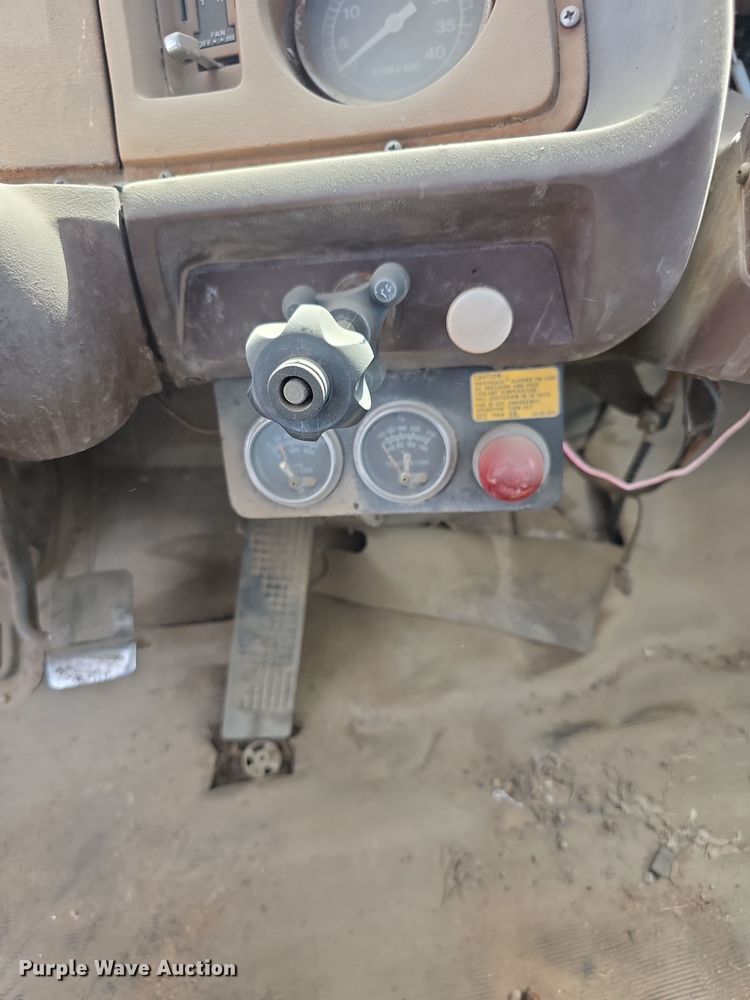 image for item EF3738 1979 Ford 7000 utility / service truck