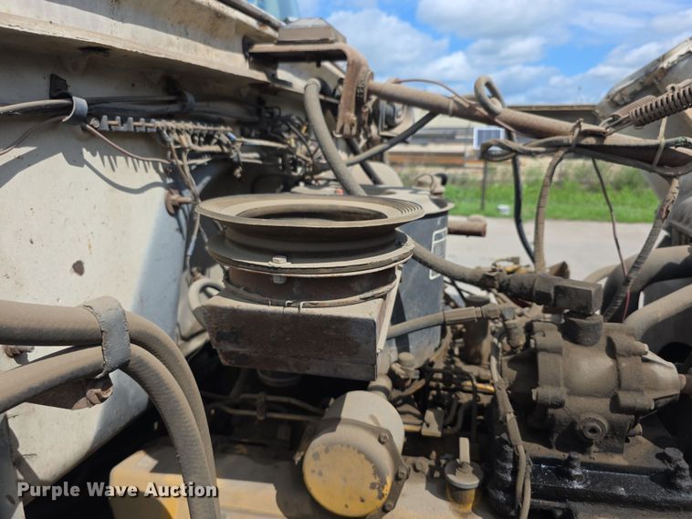 image for item EF3738 1979 Ford 7000 utility / service truck