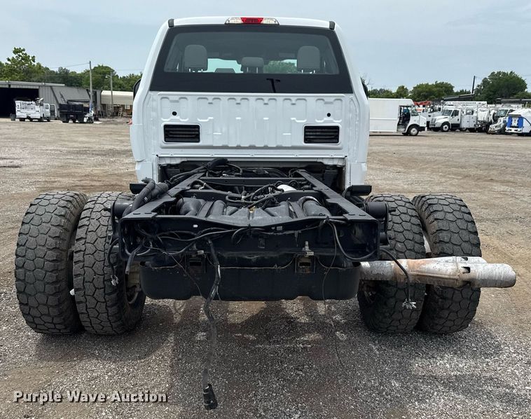 image for item EG6032 2017 Ford F350 Super Duty SuperCab pickup truck cab and chassis