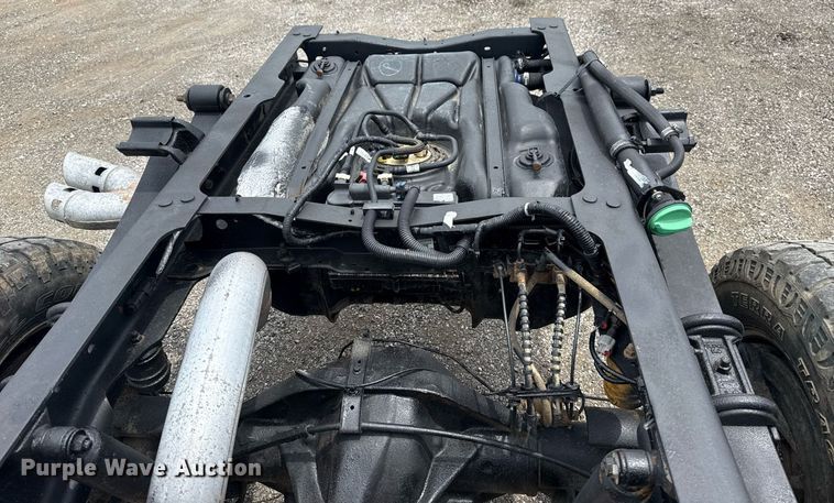 image for item EG6032 2017 Ford F350 Super Duty SuperCab pickup truck cab and chassis