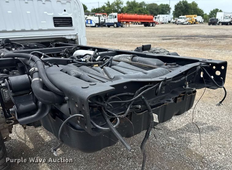 image for item EG6032 2017 Ford F350 Super Duty SuperCab pickup truck cab and chassis