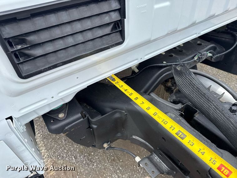 image for item EG6032 2017 Ford F350 Super Duty SuperCab pickup truck cab and chassis