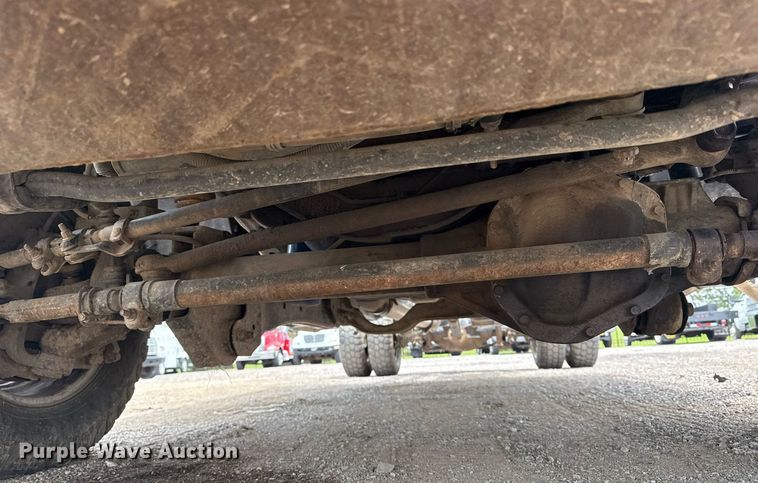 image for item EG6032 2017 Ford F350 Super Duty SuperCab pickup truck cab and chassis