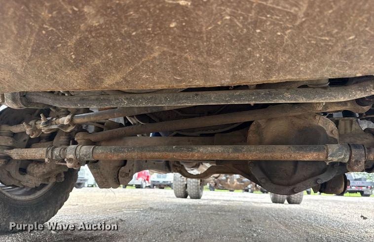 image for item EG6032 2017 Ford F350 Super Duty SuperCab pickup truck cab and chassis