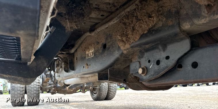 image for item EG6032 2017 Ford F350 Super Duty SuperCab pickup truck cab and chassis