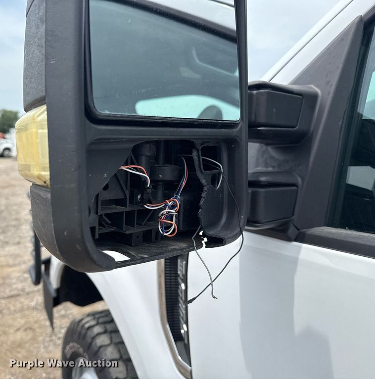 image for item EG6032 2017 Ford F350 Super Duty SuperCab pickup truck cab and chassis