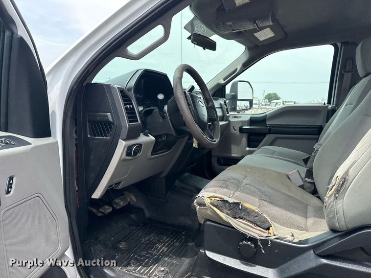 image for item EG6032 2017 Ford F350 Super Duty SuperCab pickup truck cab and chassis