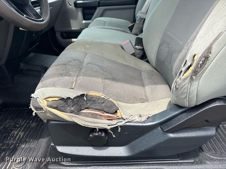 image for item EG6032 2017 Ford F350 Super Duty SuperCab pickup truck cab and chassis