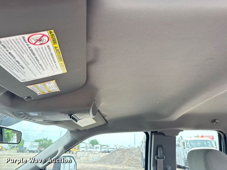 image for item EG6032 2017 Ford F350 Super Duty SuperCab pickup truck cab and chassis