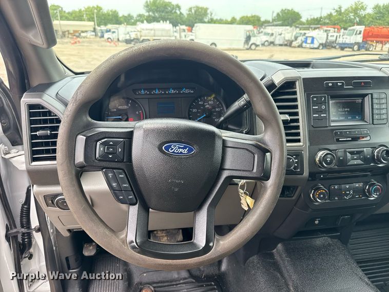 image for item EG6032 2017 Ford F350 Super Duty SuperCab pickup truck cab and chassis