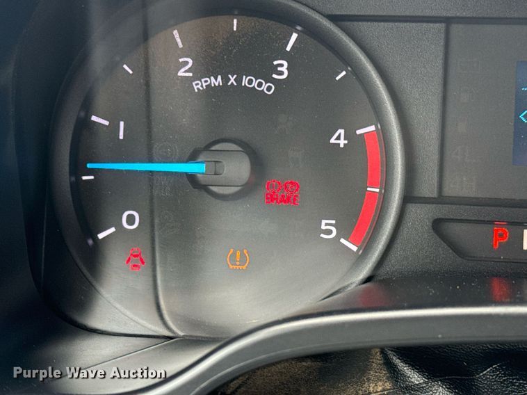 image for item EG6032 2017 Ford F350 Super Duty SuperCab pickup truck cab and chassis