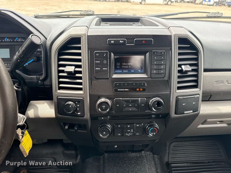 image for item EG6032 2017 Ford F350 Super Duty SuperCab pickup truck cab and chassis