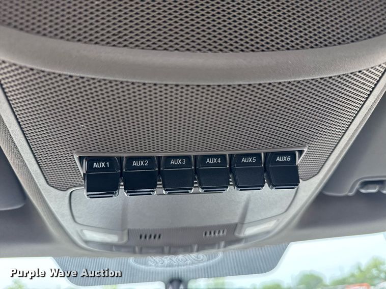 image for item EG6032 2017 Ford F350 Super Duty SuperCab pickup truck cab and chassis