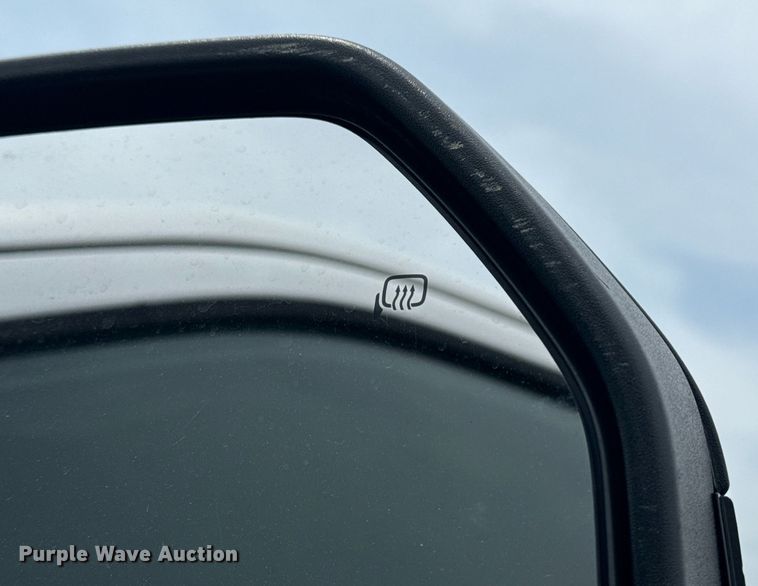 image for item EG6032 2017 Ford F350 Super Duty SuperCab pickup truck cab and chassis