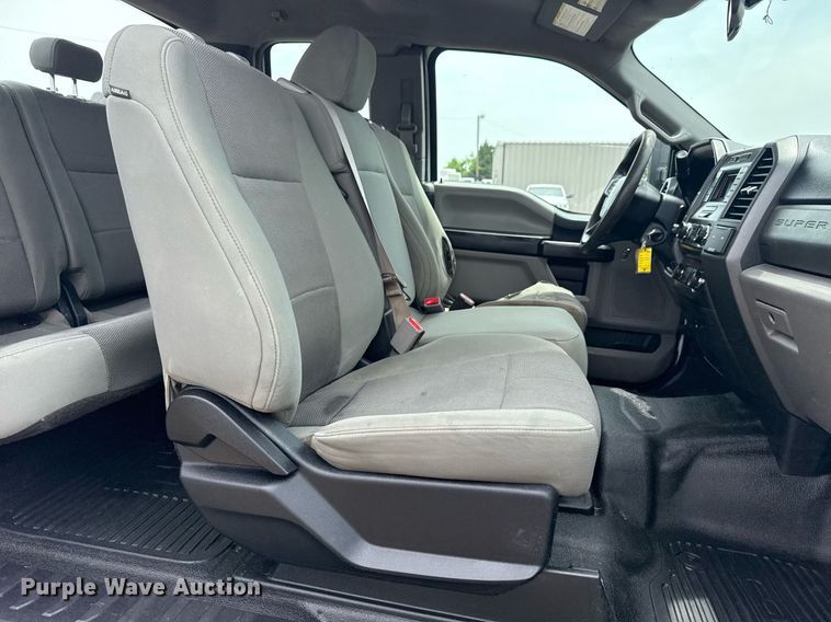 image for item EG6032 2017 Ford F350 Super Duty SuperCab pickup truck cab and chassis