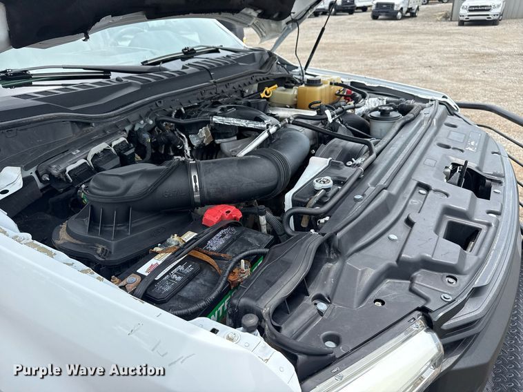 image for item EG6032 2017 Ford F350 Super Duty SuperCab pickup truck cab and chassis