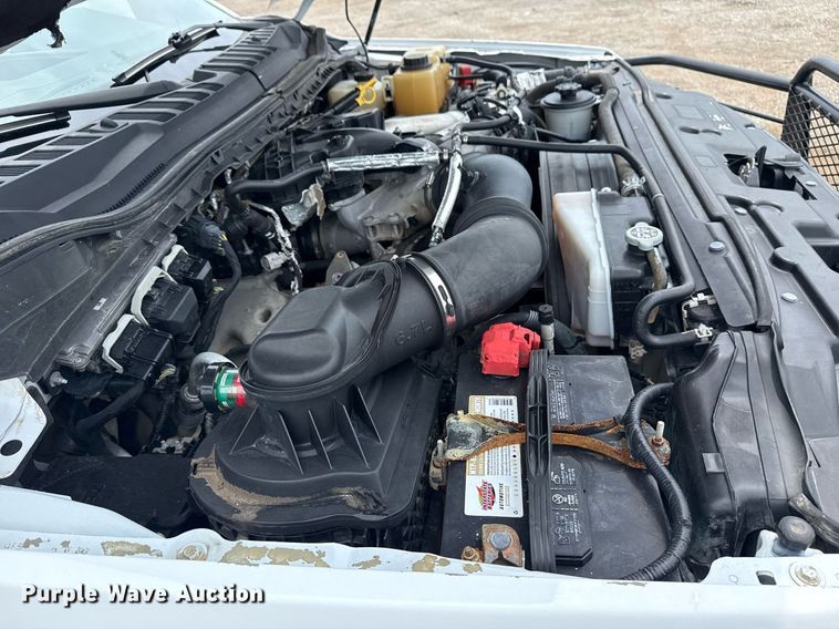 image for item EG6032 2017 Ford F350 Super Duty SuperCab pickup truck cab and chassis