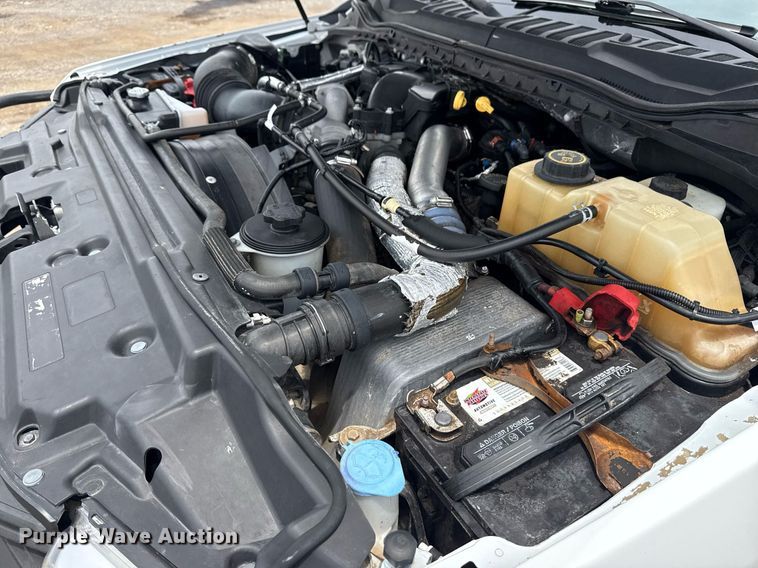 image for item EG6032 2017 Ford F350 Super Duty SuperCab pickup truck cab and chassis