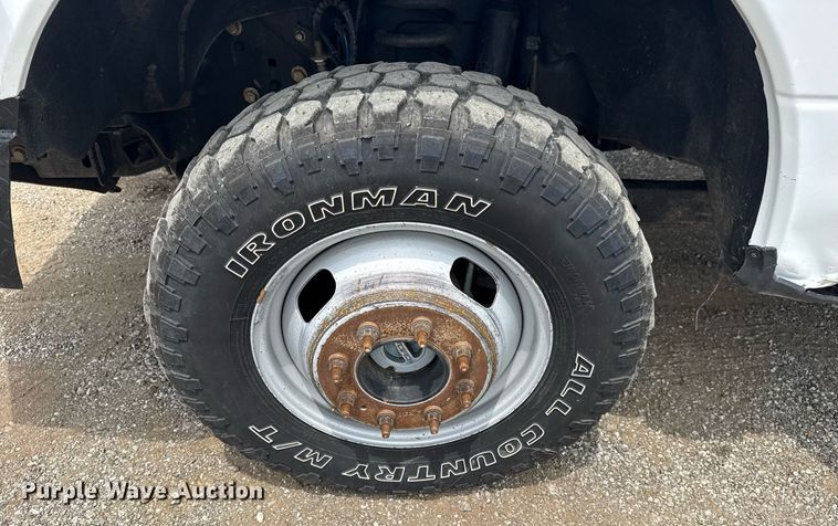 image for item EG6032 2017 Ford F350 Super Duty SuperCab pickup truck cab and chassis