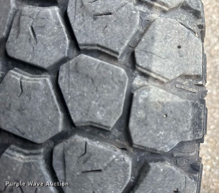 image for item EG6032 2017 Ford F350 Super Duty SuperCab pickup truck cab and chassis