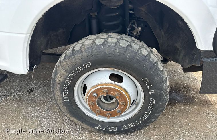 image for item EG6032 2017 Ford F350 Super Duty SuperCab pickup truck cab and chassis