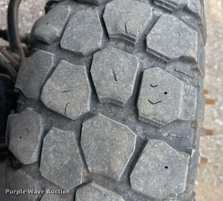 image for item EG6032 2017 Ford F350 Super Duty SuperCab pickup truck cab and chassis